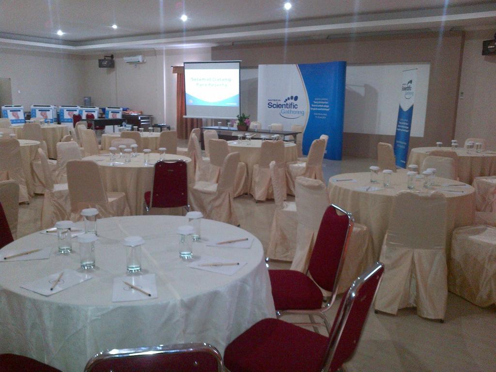 Santa Monica Hotel And Convention Ciherangsating Ngoại thất bức ảnh